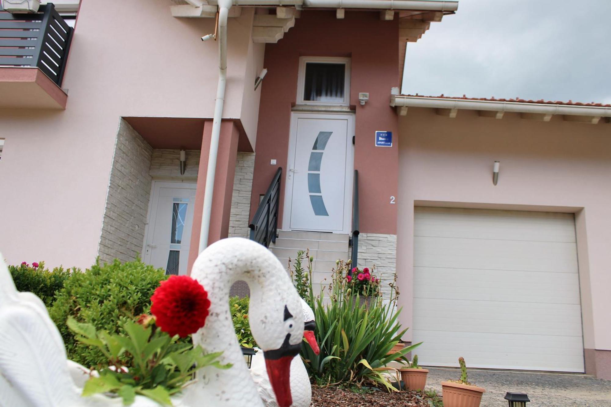Apartman Swans Otocac Luaran gambar