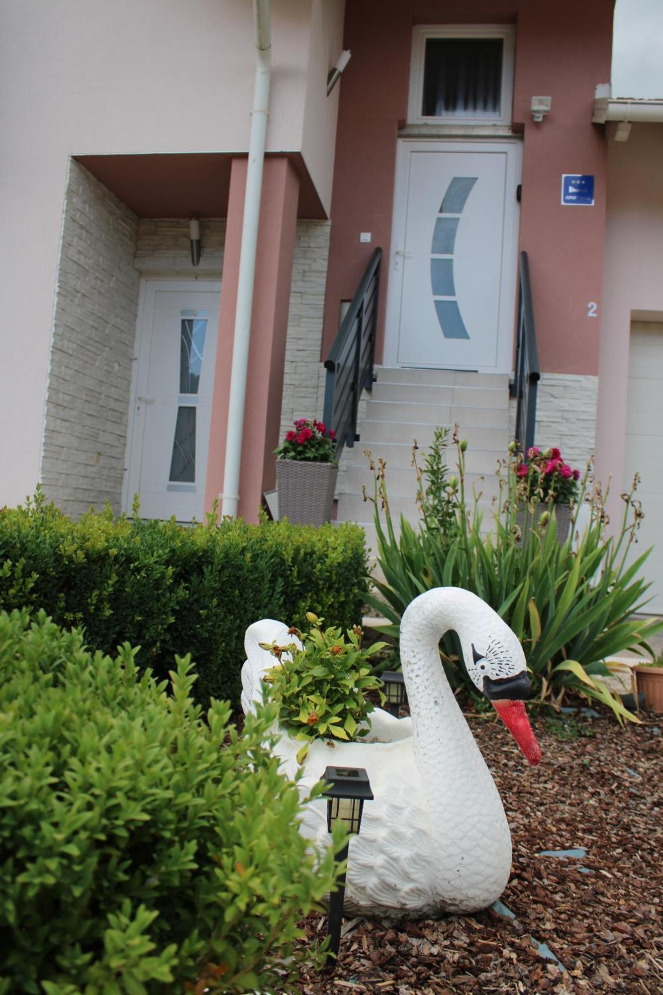 Apartman Swans Otocac Luaran gambar